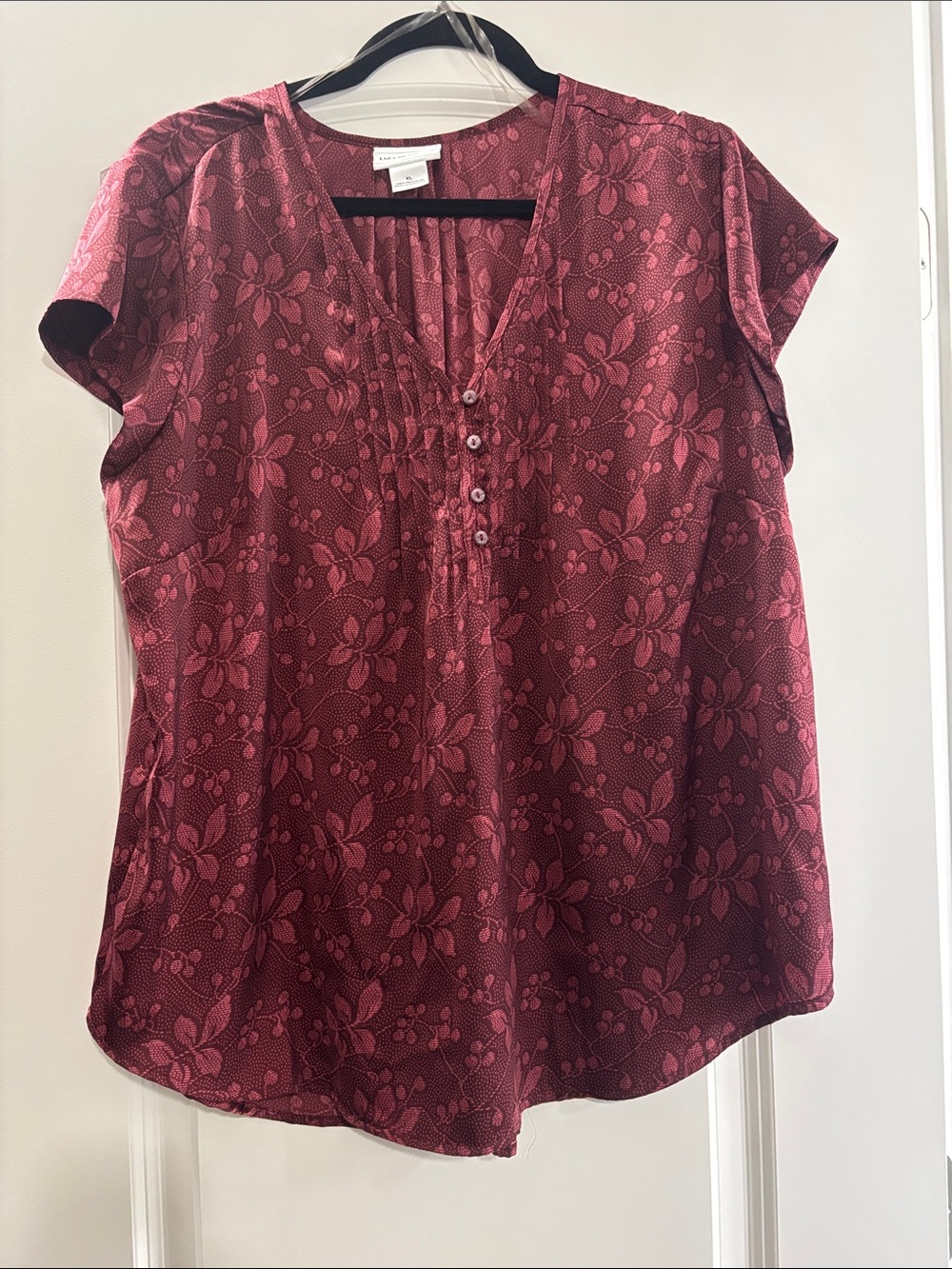 Liz Claiborne Floral Print V-Neck Cap Sleeve Top - Burgundy
